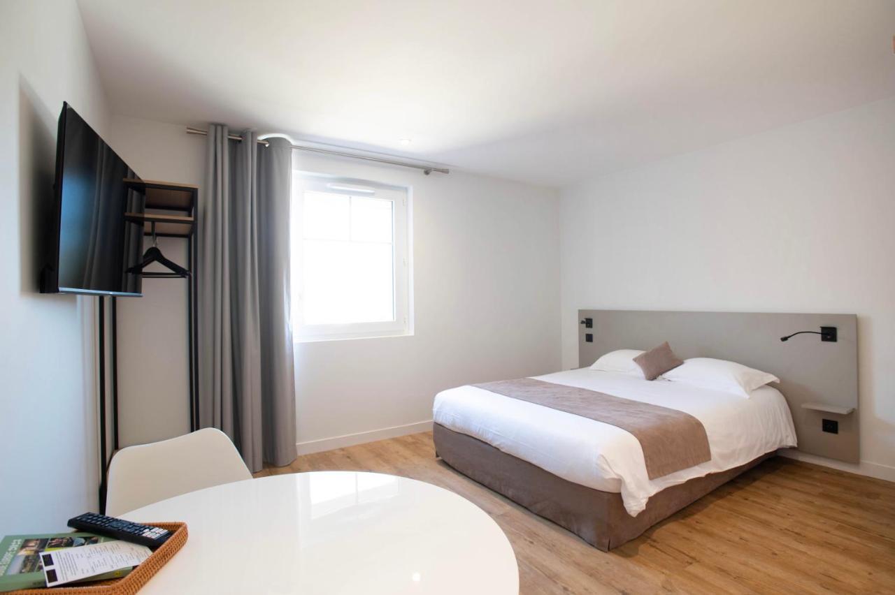 Logis Les Cepages / Restaurant Le Raisin Apartment Pont-de-Vaux Luaran gambar