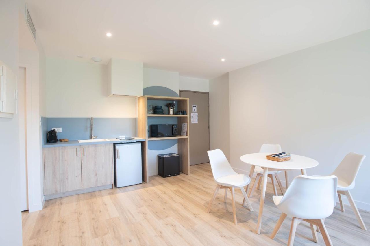 Logis Les Cepages / Restaurant Le Raisin Apartment Pont-de-Vaux Luaran gambar