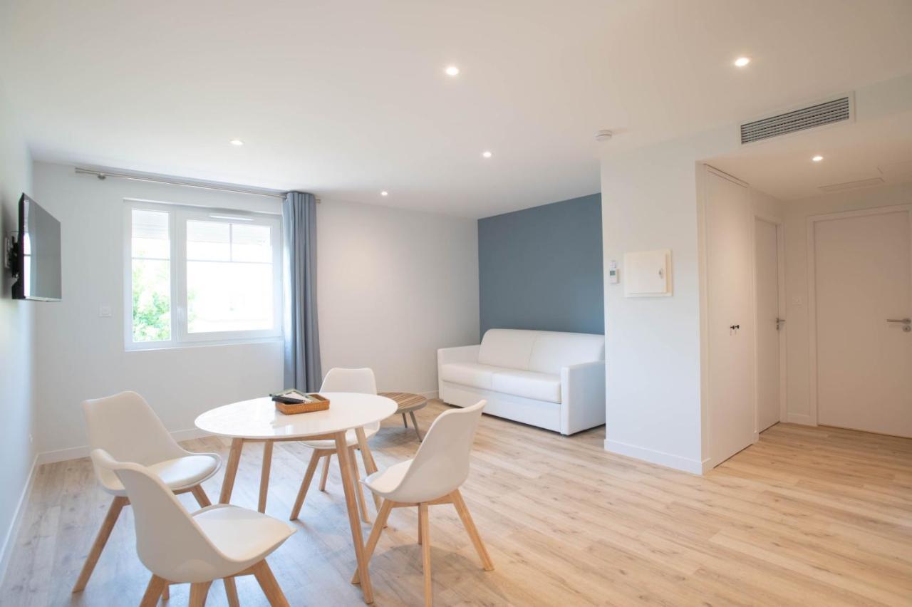 Logis Les Cepages / Restaurant Le Raisin Apartment Pont-de-Vaux Luaran gambar