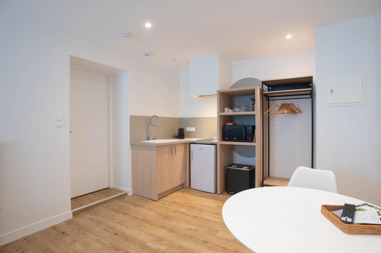 Logis Les Cepages / Restaurant Le Raisin Apartment Pont-de-Vaux Luaran gambar